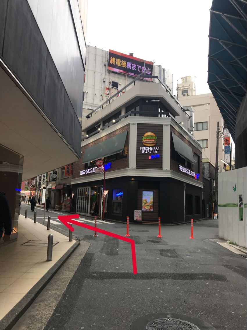 SBC横浜院までのルート。フレッシュネスバーガー前
