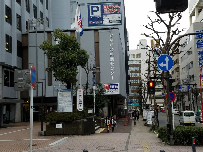 横浜西口店までのルート。かながわ県民センターを通過